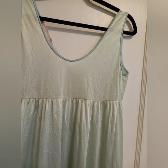 Mint blue vintage medium maxi nylon nightgown with flower - Picture 4 of 6